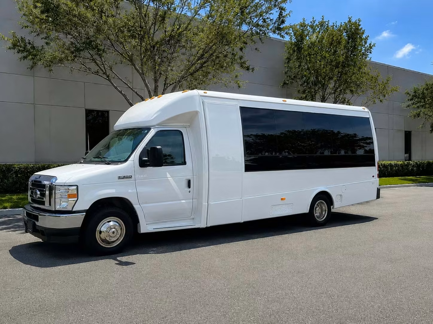 west allis 15 passenger minibus rental