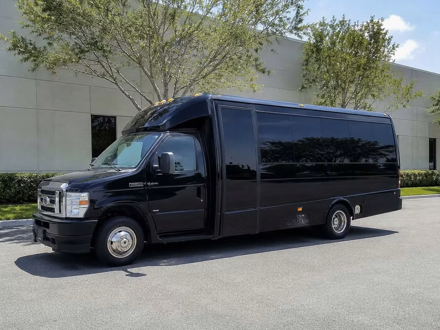 west allis 18 passenger minibus rental