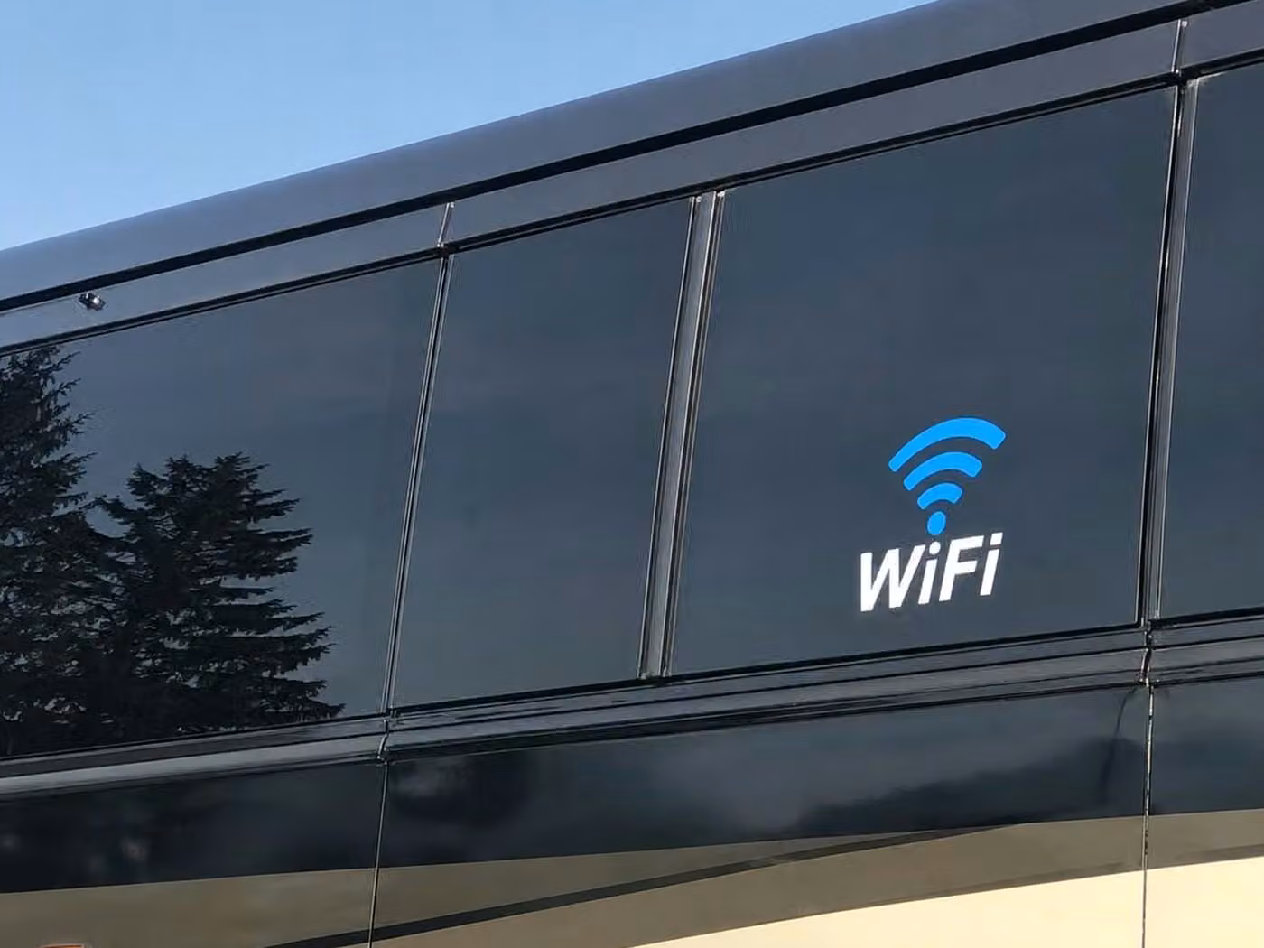west allis 18 passenger minibus wifi