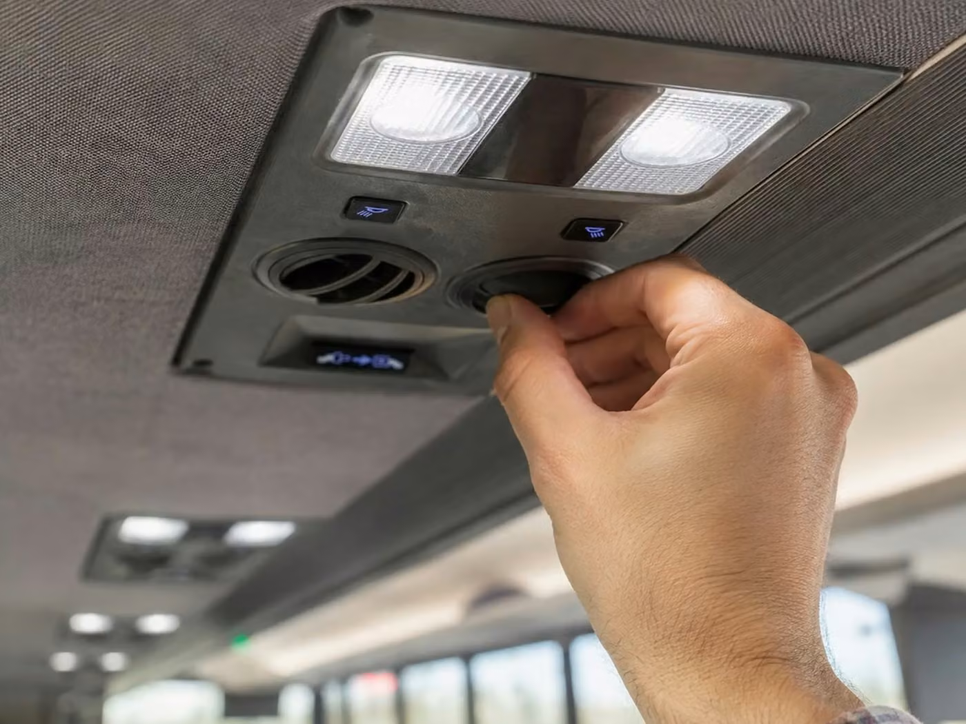 west allis 35 passenger minibus air conditioning