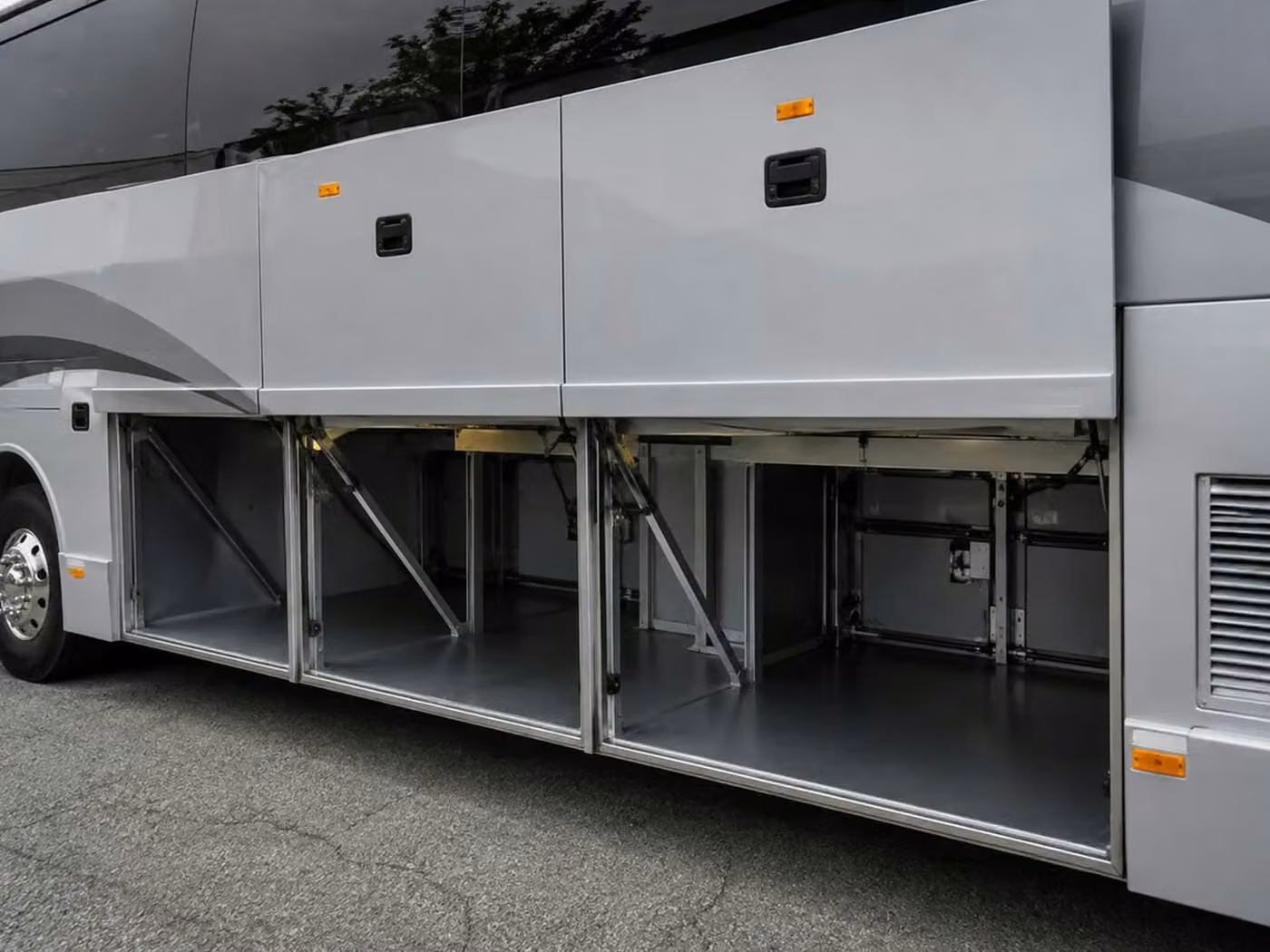 west allis 56 passenger charter bus luggage bays