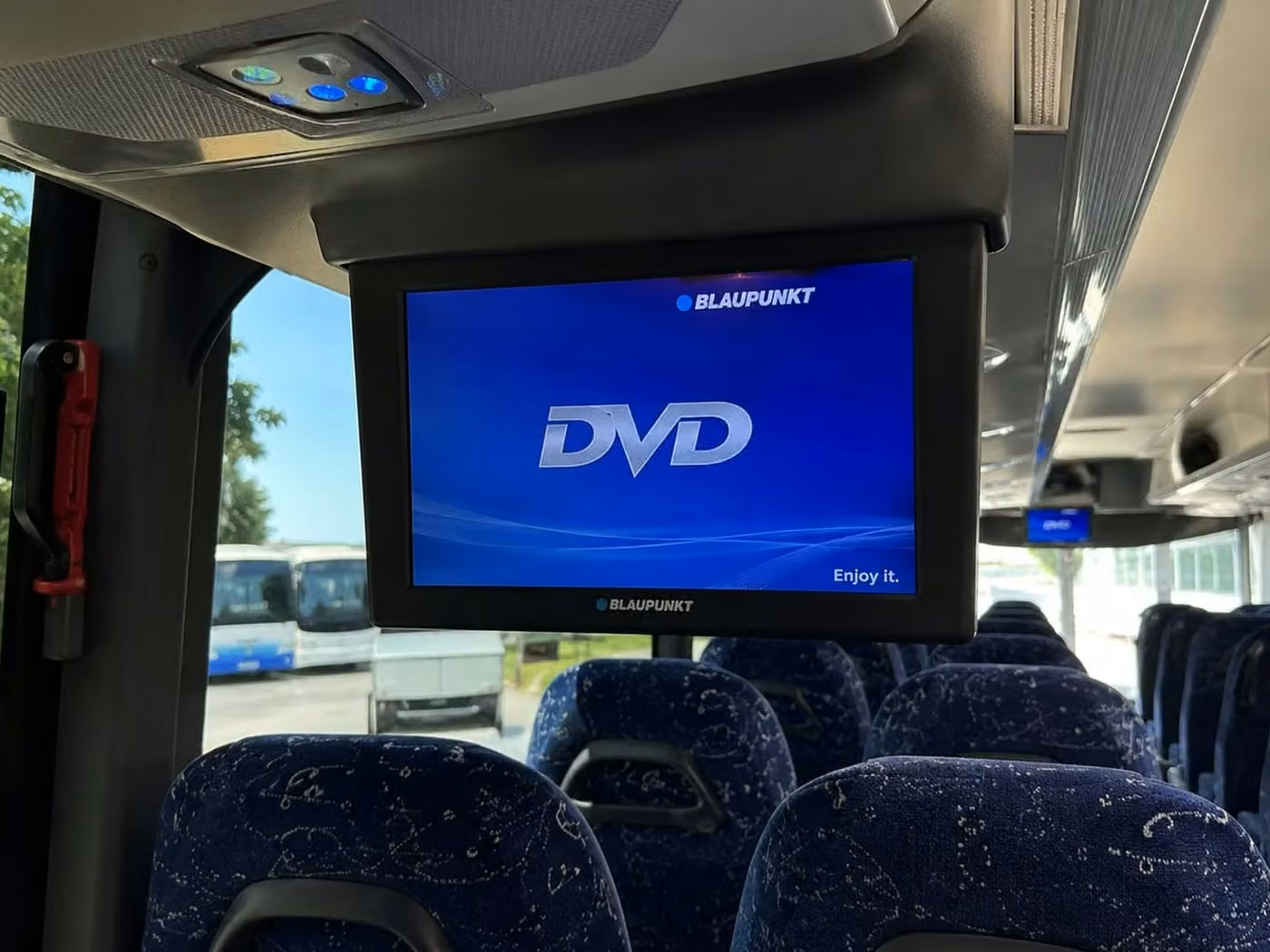 west allis 56 passenger charter bus tvs