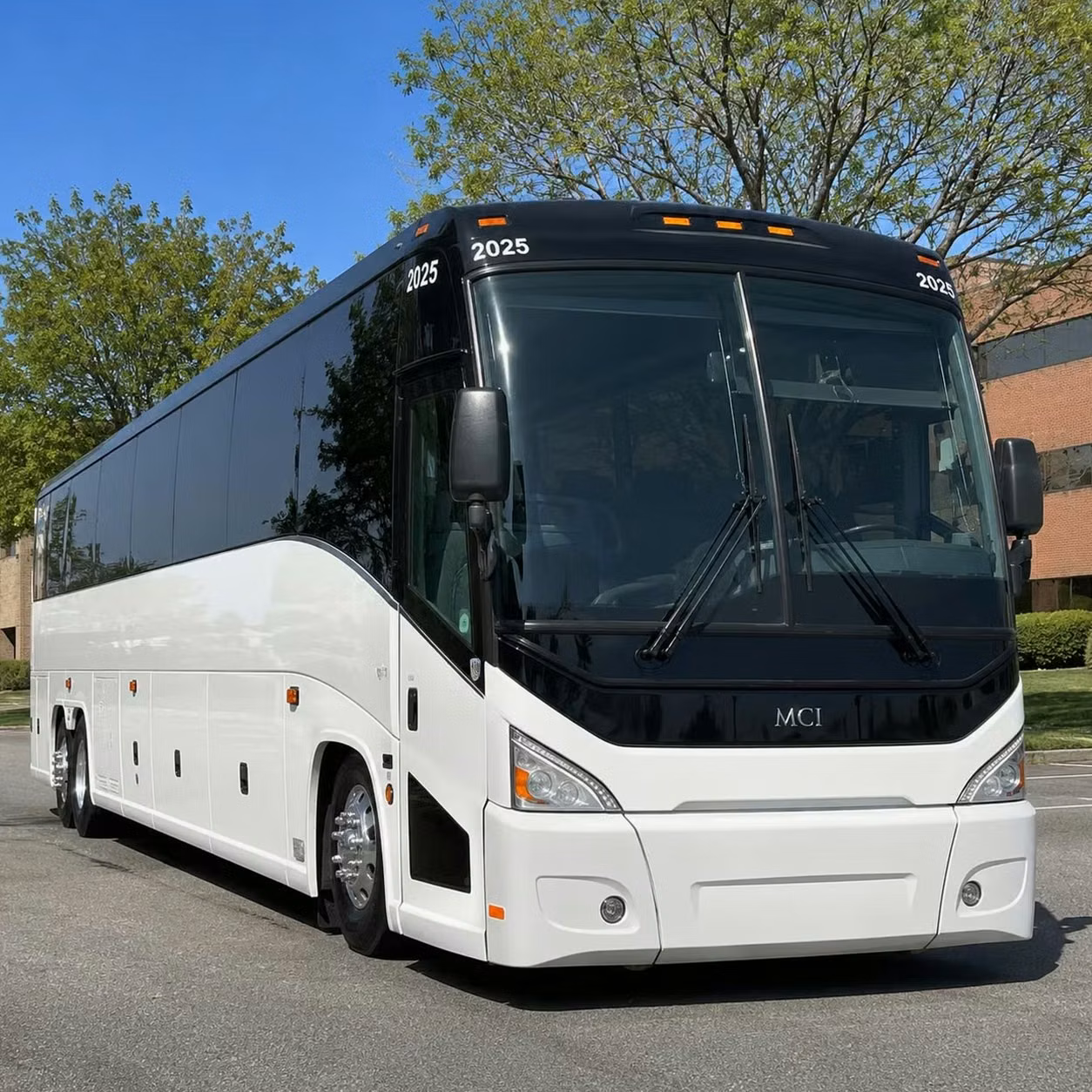 west allis charter buses for corporate retreats and team building outings