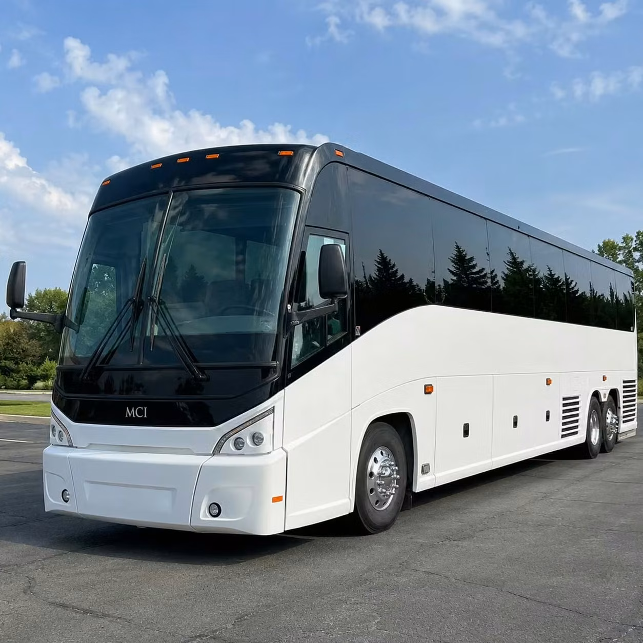 west allis tour buses and airport transfers for performing artists and bands